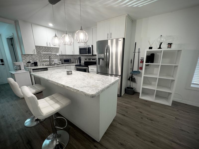 roommates in Undisclosed, New Smyrna Beach, FL 32168 Modern New Smyrna Room • Mins from Beach, Shops, Supermarkets & More (id. 14763) - cirtru.com