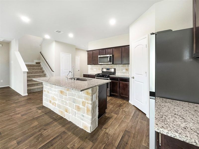 roommates in Undisclosed, Conroe, TX 77302 Modern Conroe Home Near Woodlands Mall & Restaurants (id. 31240) - cirtru.com