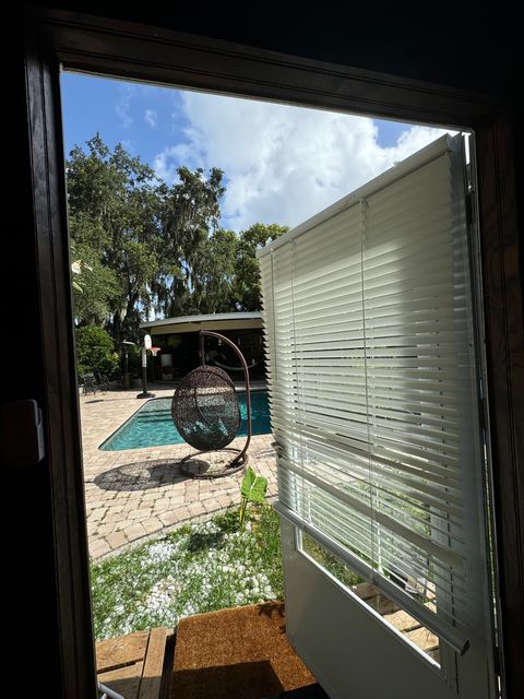 Live with privacy in the Cozy Downtown Sanford Cabin (id. 32345)