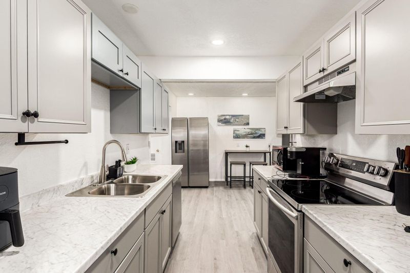 roommates in Undisclosed, Phoenix, AZ 85017 *JUST LAUNCHED* Phoenix House w/Spacious Common Area, Fully Furnished Kitchen & Amazing Rooms! (id. 19085) - cirtru.com