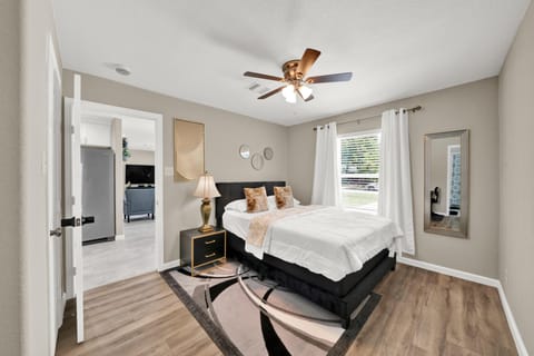 Elegant 4BD Near Med Center and NRG Studium.
Mahenge Rentals Inc. (id. 40897)