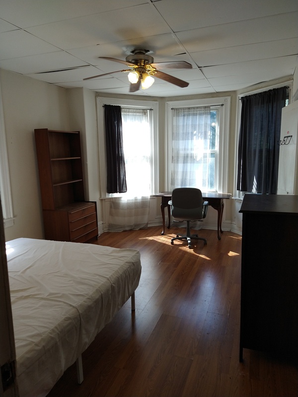 roommates in Philadelphia Large three story Victorian house - cirtru.com
