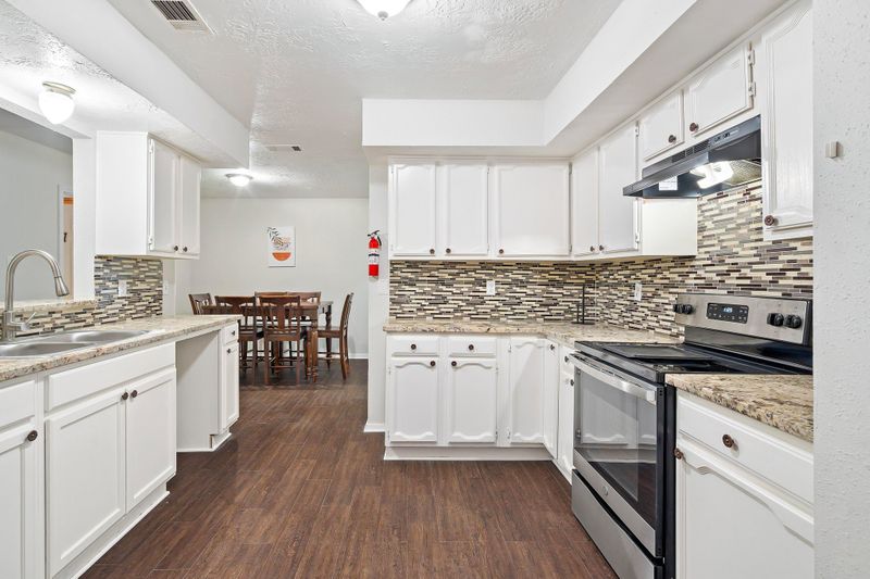 roommates in Undisclosed, Mesquite, TX 75150 Newly renovated Comfortable Mesquite Property! In a quiet low traffic street, 1 block from public transportation and lots of retail. Fully stocked kitchen and high speed Wifi! (id. 5717) - cirtru.com