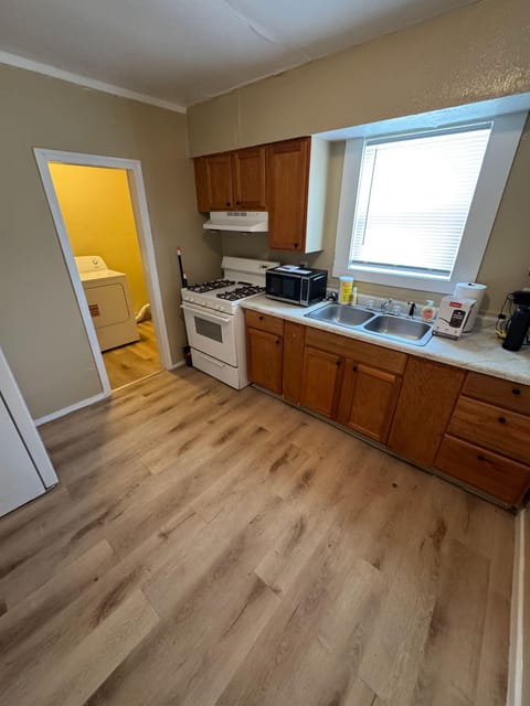 Live in Near Westside (id. 36500)