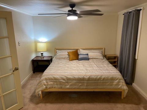 Live in Englewood near DTC and easy commute to downtown.  Light rail access nearby (id. 17109)