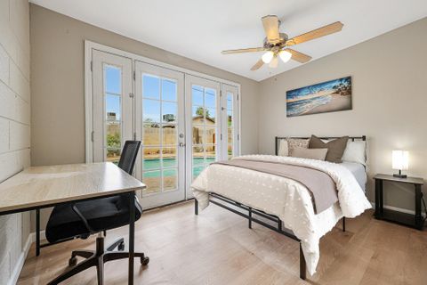 SUPERHOST HUGE POOL Home in Phoenix with 2x a Month Cleaning, Workspace, FREE Laundry - Near Stores, Walmart, and Highways (id. 7172)