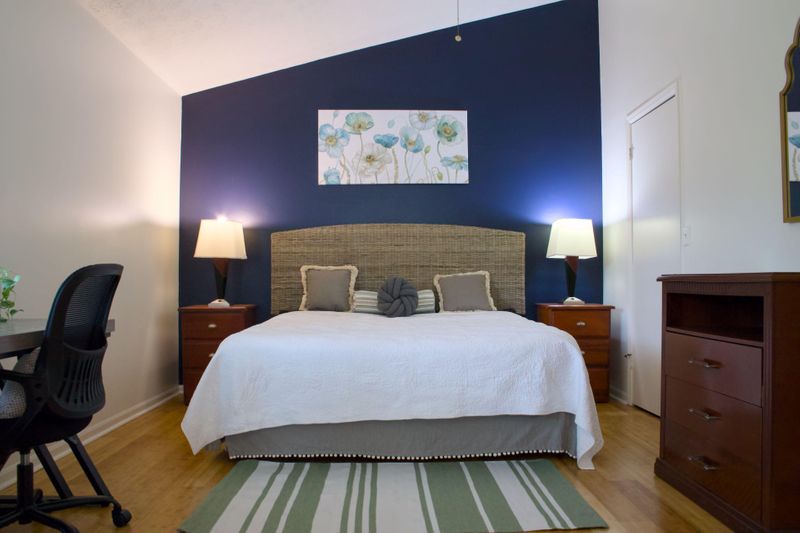 LARGEST ROOM AVAILABLE   ELEVATED Rooms Decatur•Workspace • Private Entrance•Quiet Street•Utilities and FAST WIFI Included •Professional Cleaning Service •Safe Space  • 5 STAR Host (id. 3736)