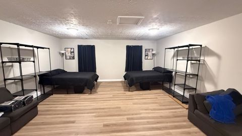 Live in Stone Mountain (id. 30904)