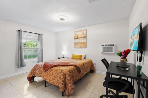 roommates in Undisclosed, Jacksonville, FL 32205 Private Bath & A/C in Every Room! The Perfect Setup, Newly Renovated Home (id. 44657) - cirtru.com