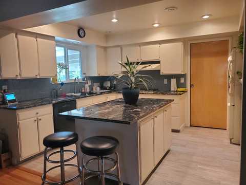 roommates in Reno Private Room in 4Bed.3Bath - cirtru.com