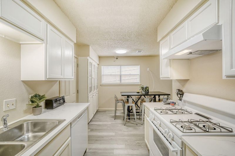 roommates in Undisclosed, Austin, TX 78741 East Riverside - Oltorf Gem | Near St. Edwards, ACC, Lady Bird Lake & Downtown Austin (id. 32088) - cirtru.com
