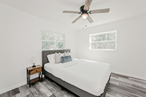 Spacious & newly-renovated Ocala House with Dining area (id. 9688)
