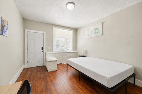 roommates in Undisclosed, Hazel Park, MI 48030 Hazel Park  Cozy Living  Great Location  Easy Commute  WiFi & Utilities Included (id. 41804) - cirtru.com