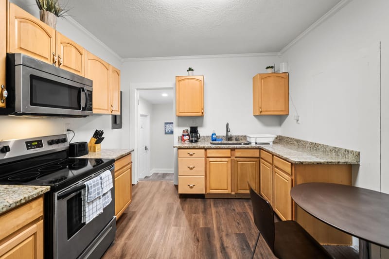 Super Host - Steps From Blanding and  Timuquana! 
 Renovated • Clean • Convenient 
EN-SUITE BATHROOMS Each Room Includes a TV, Mini Fridge, Desk, and More! (id. 37296)