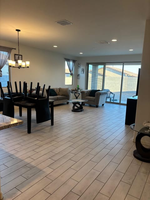 roommates in Undisclosed, Buckeye, AZ 85326 Live in Anderson Park (id. 44783) - cirtru.com