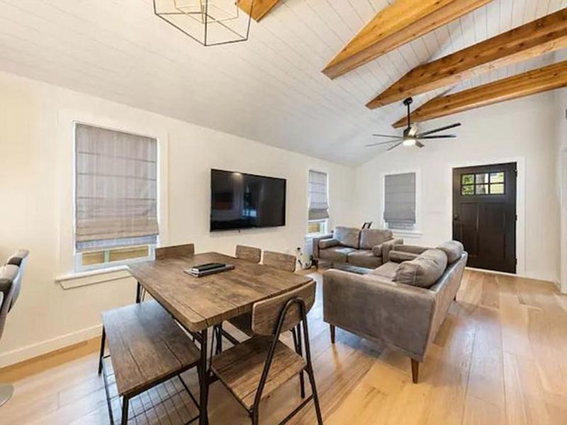 Private Room in 2Bed.2Bath,