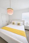 Private Ensuite Bathrooms | Gym| Modern Room in Kissimmee |Close to Everything – Shops, Dining, Walmart, I-92  | Wi-Fi Included |  Resort Living (id. 14401)