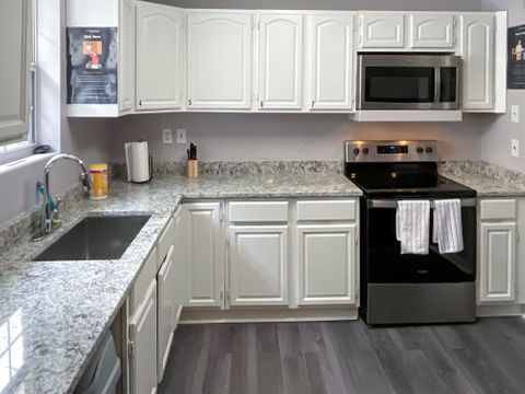roommates in Undisclosed, Jacksonville, FL 32205 Newly-renovated & high-quality Jacksonville House with Patio or porch (id. 2801) - cirtru.com