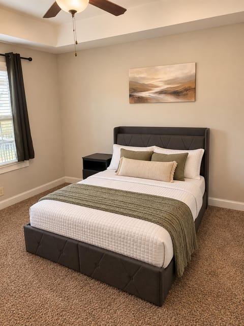 roommates in Undisclosed, Clarksville, TN 37042 Comfortable Clarksville Home | Spacious Rooms | Convenient to Shopping & Major Roads (id. 44184) - cirtru.com