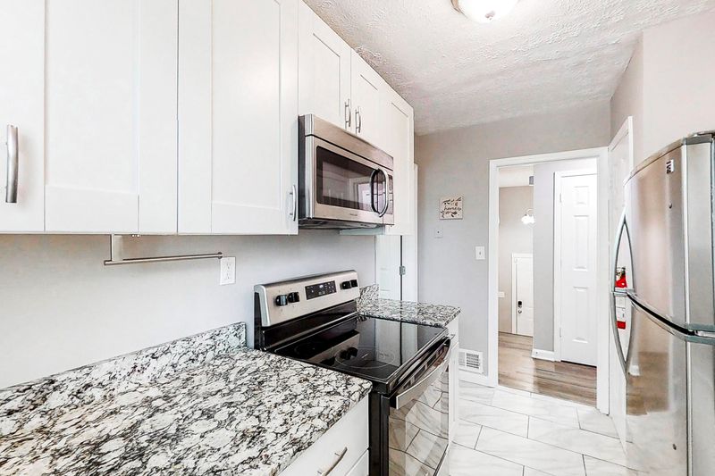 Stone Mountain House with Dining area. Modern & high-quality (id. 2447)