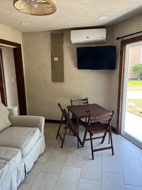 roommates in Undisclosed, Holiday, FL 34690 Modern Tropical Living (id. 39672) - cirtru.com