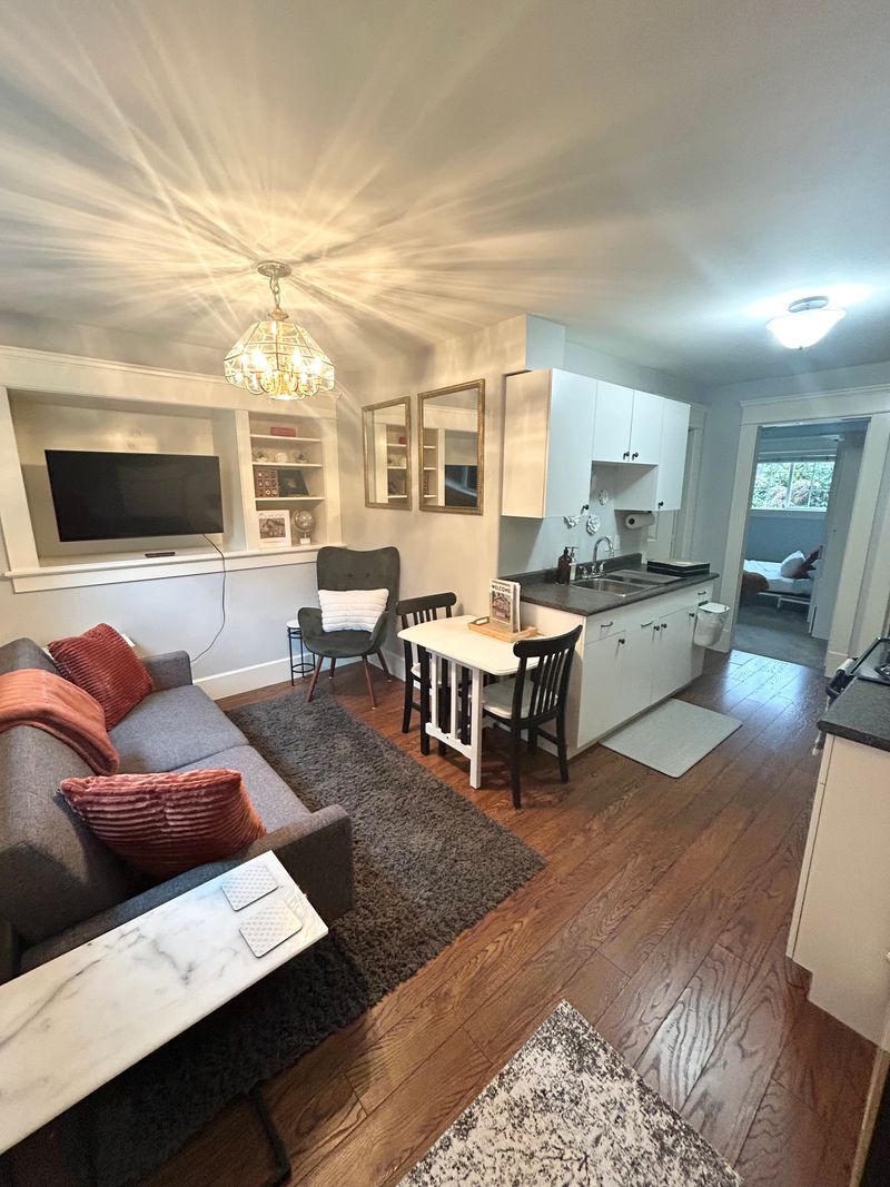 roommates in Victoria Entire Place 1Bed.1Bath - cirtru.com