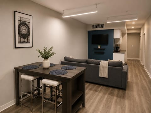 Modern KC Co-Living | On-Site Basketball Gym  Weekly Cleaning  Dorm style rooms (id. 34860)