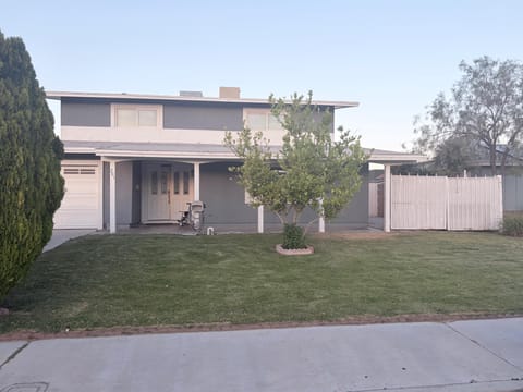 roommates in Undisclosed, Las Vegas, NV 89145 215 freeway and rainbow (id. 42048) - cirtru.com
