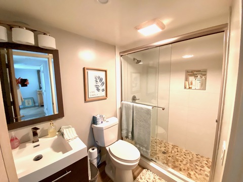 Private Room in 2Bed.2Bath Condo