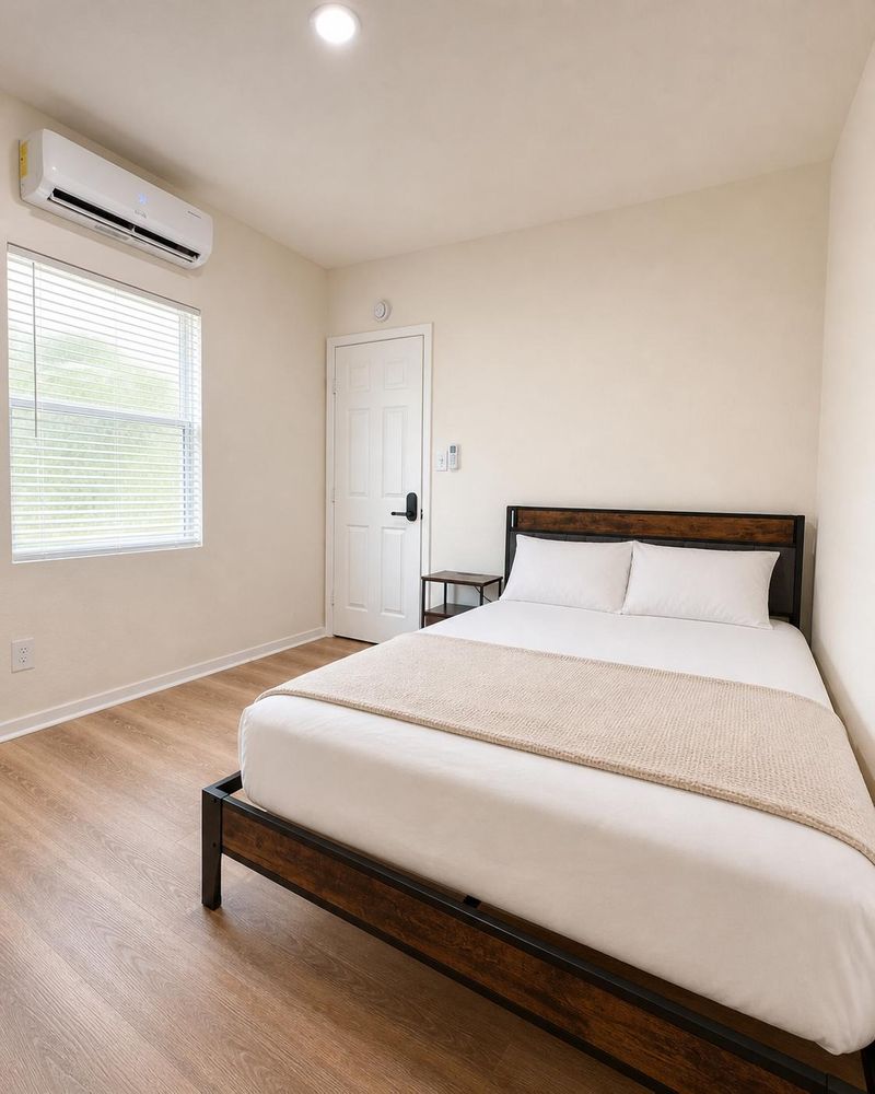 Comfortable & Convenient Living in North Arlington (id. 28339)