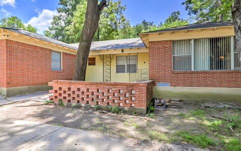 roommates in Undisclosed, Dallas, TX 75227 Modern & newly-renovated Dallas 6BEDROOM House with Backyard (id. 6702) - cirtru.com
