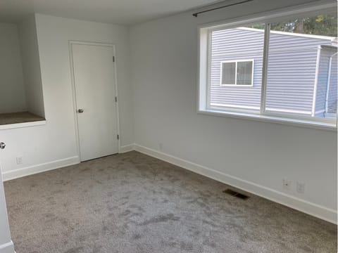 Private Room in 2Bed.1.5Bath