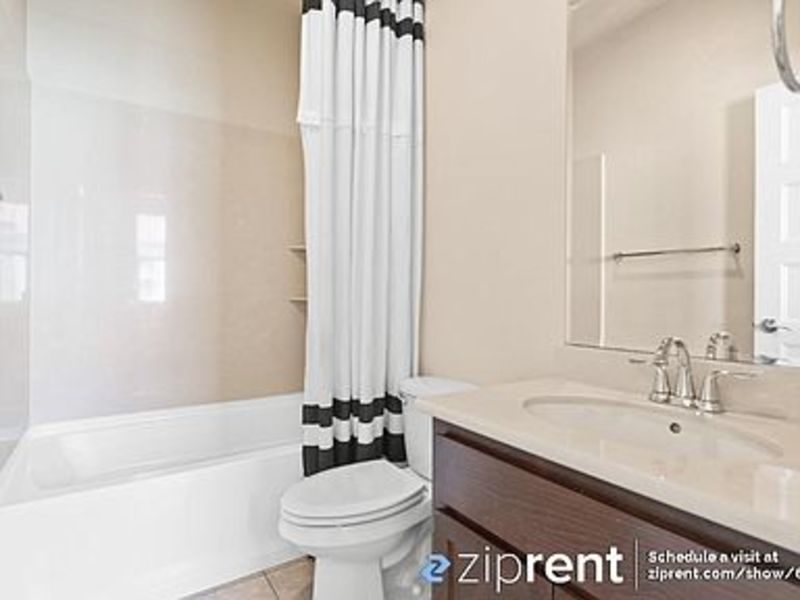 Private Room in 3Bed.3Bath