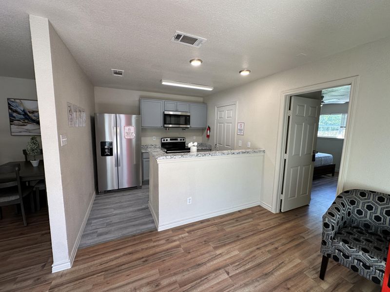 roommates in Undisclosed, Fort Worth, TX 76105 Newly-renovated Fort Worth Duplex / Multiplex - all private bathrooms (id. 7309) - cirtru.com