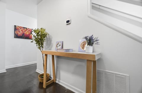 Sleep Bigger! Queen Beds + Private Bathrooms Available | Jonesboro (id. 38137)