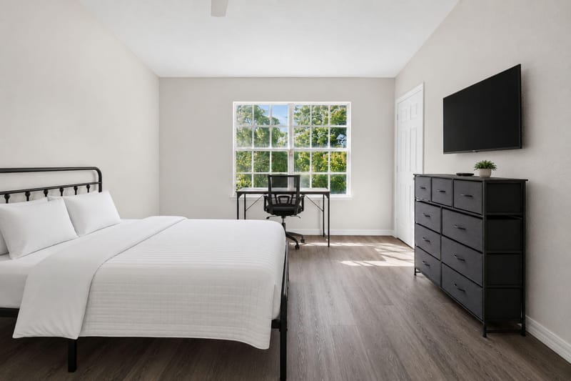 Large Private Rooms with Private Bathrooms in Orlando/Lockhart! Close to Public Transportation! (id. 41758)
