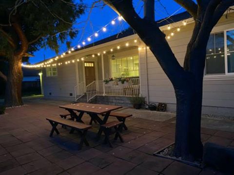 roommates in Redwood City Private Room in 3Bed.2.5Bath - cirtru.com