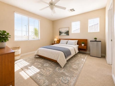 JUST LAUNCHED! Cozy and Large Chandler Home, Fully Furnished, Fast WiFi, and in a Great Location! (id. 34617)
