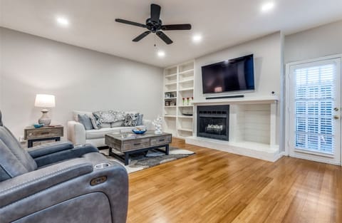 roommates in Dallas Entire Place 1Bed.1Bath - cirtru.com