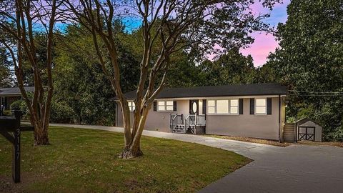 3GB Fiber + Mini Fridges + Quiet Renovated Raleigh Home Near Capital Blvd & Wake Tech! (id. 27364)