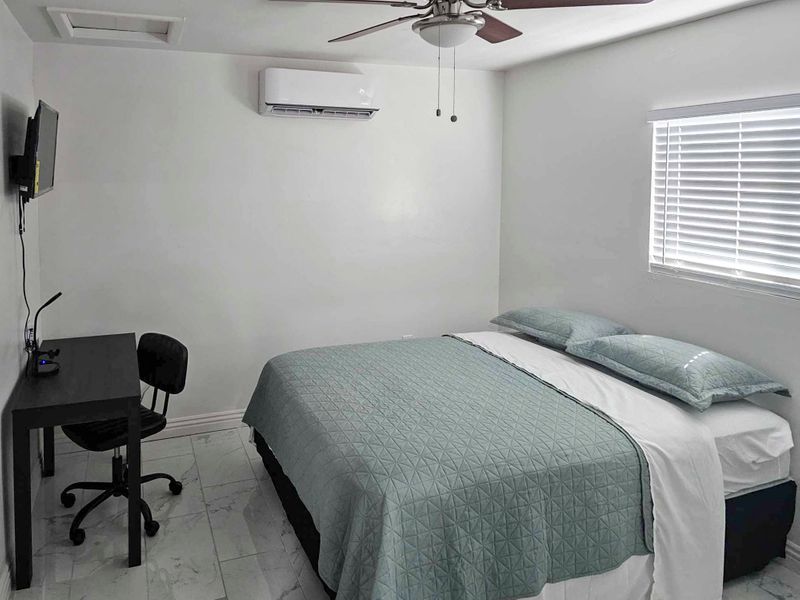 Newly Renovated Home in Phoenix Near 7-Eleven, Jack in the Box, and More! (id. 7686)