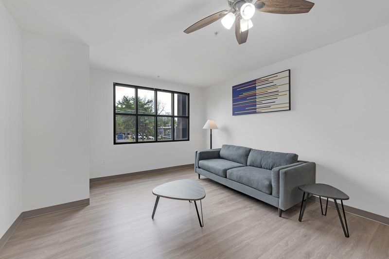 roommates in Undisclosed, Memphis, TN 38104 Most Security Friendly Building Co-Living in Memphis! Modern Barksdale Flats: Affordable Private Room Near Overton Park w/ FREE Parking, In-Unit Laundry, Upgraded Kitchen & Wi-Fi! (id. 32015) - cirtru.com