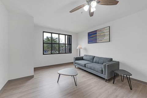 Most Security Friendly Building Co-Living in Memphis! Modern Barksdale Flats: Affordable Private Room Near Overton Park w/ FREE Parking, In-Unit Laundry, Upgraded Kitchen & Wi-Fi! (id. 32015)