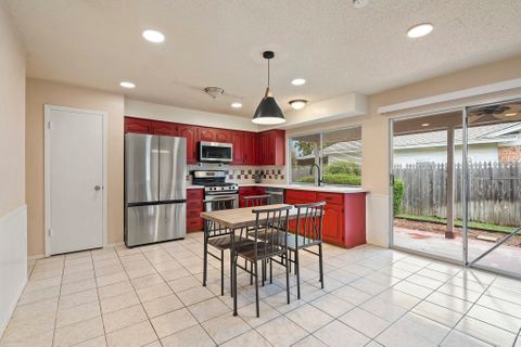 roommates in Undisclosed, Garland, TX 75044 Quiet Property In a peaceful low traffic street. Close to retail locations. Fully stocked kitchen, private backyard and high speed Wifi! (id. 11028) - cirtru.com