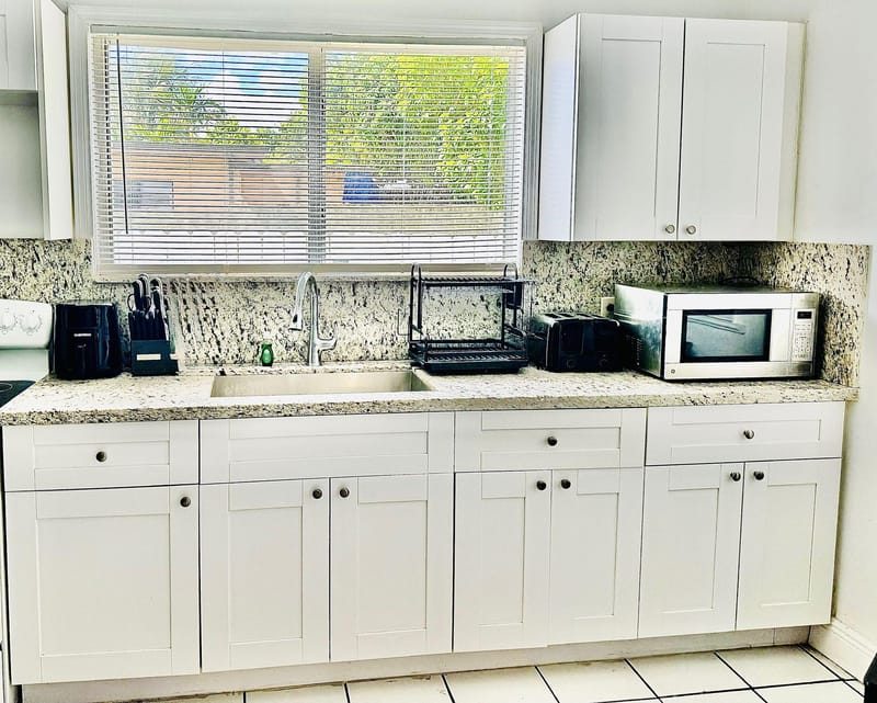 roommates in Undisclosed, Miami, FL 33145 Live in Coral Way (id. 44127) - cirtru.com