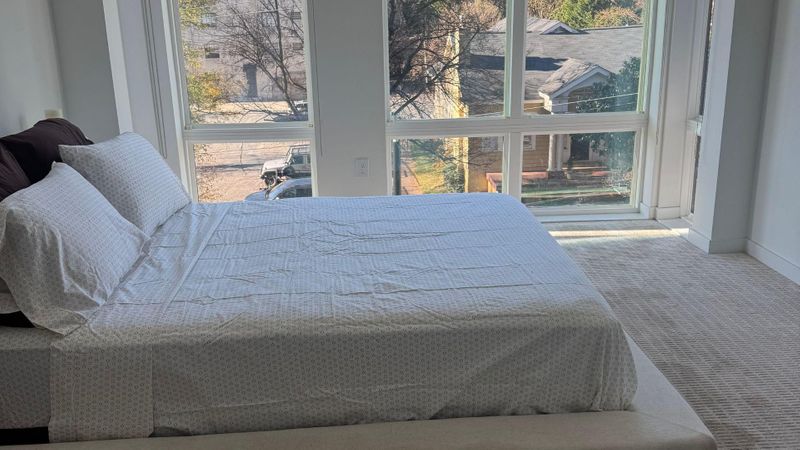 roommates in Undisclosed, Charlotte, NC 28204 Elevated Apartment Designed for Professionals | Near Uptown, Dilworth & Southend (id. 30554) - cirtru.com