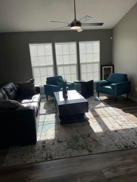 Private Room in 3Bed.2Bath