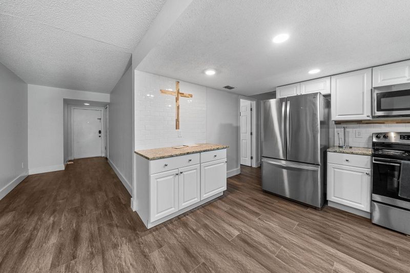 roommates in Undisclosed, St. Petersburg, FL 33705 ROOM INCLUDES TV  Minutes from Publix  Spacious & Modern (id. 5536) - cirtru.com