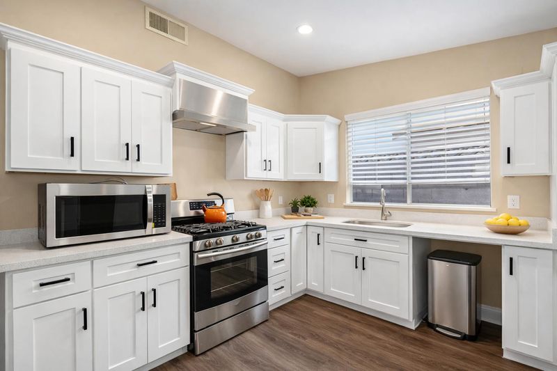 roommates in Undisclosed, Las Vegas, NV 89104 SUPERHOST Renovated Las Vegas Home with 2x a Month House Cleaning, FREE Washer & Dryer, 5 Bathrooms, High Speed Wifi With Work Spaces, Mini-fridges In Each Room, Work Desks, Work From Home Friendly and MORE (id. 19165) - cirtru.com
