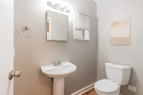 roommates in Undisclosed, Decatur, GA 30035 East Perimeter Home, near Covington Place Shopping Center (id. 137) - cirtru.com